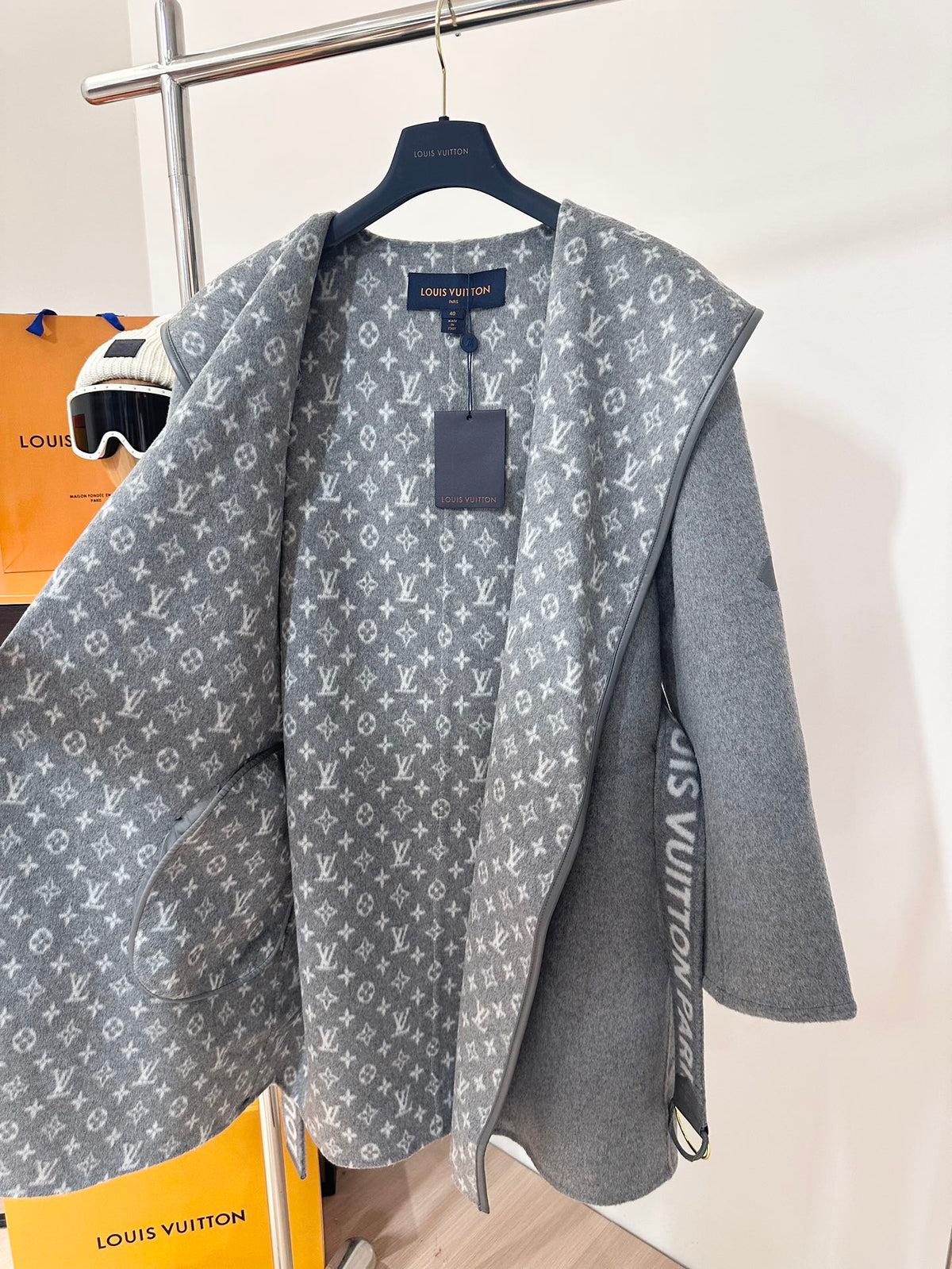 Chaqueta Louis Vuitton estilo cruzado con capucha long cashmere y lana abrigo con floral CALIDAD ORIGINAL