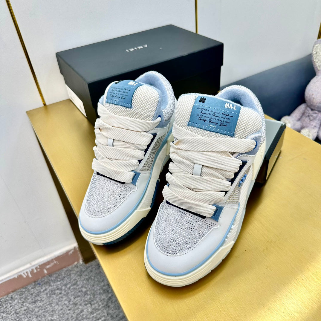 Amiri MA-1 Crystal – Blanco/Celeste