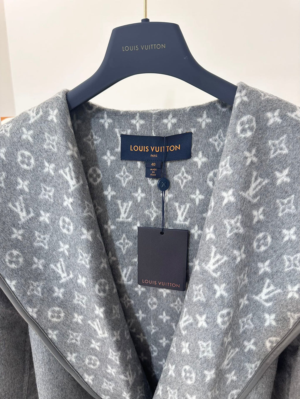 Chaqueta Louis Vuitton estilo cruzado con capucha long cashmere y lana abrigo con floral CALIDAD ORIGINAL