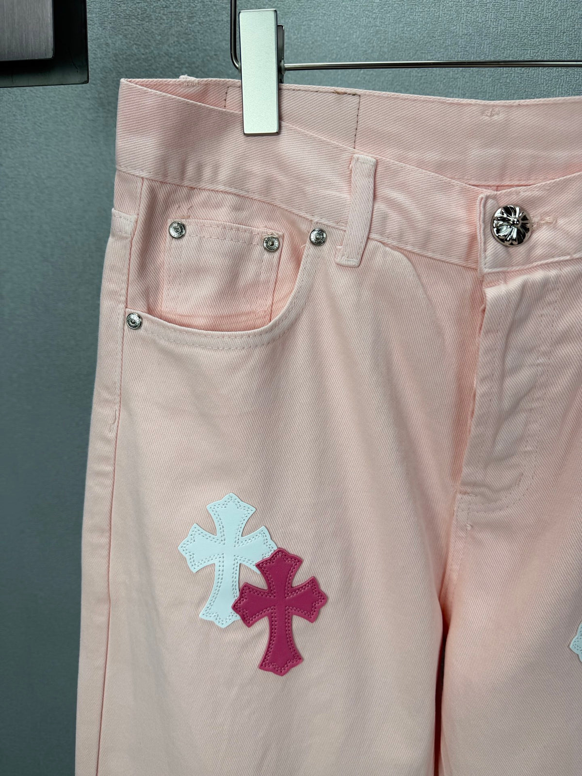 Pantalón Chrome Hearts 2026 nuevo rosado claro cruz patchwork cuero para pareja jeans lavados CALIDAD ORIGINAL