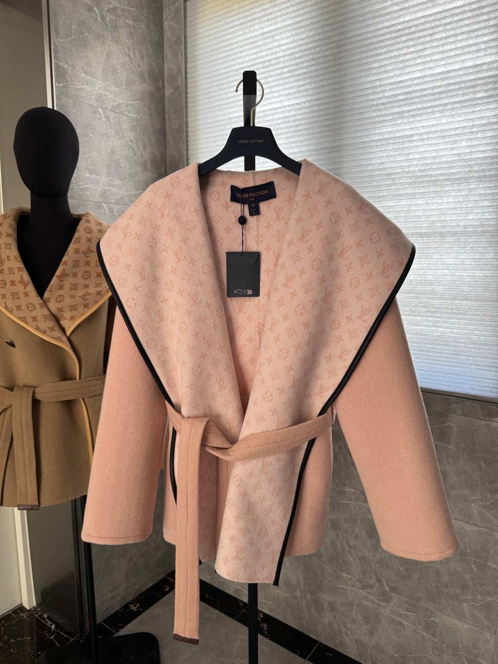 Chaqueta Louis Vuitton - Estilo 23 CALIDAD ORIGINAL