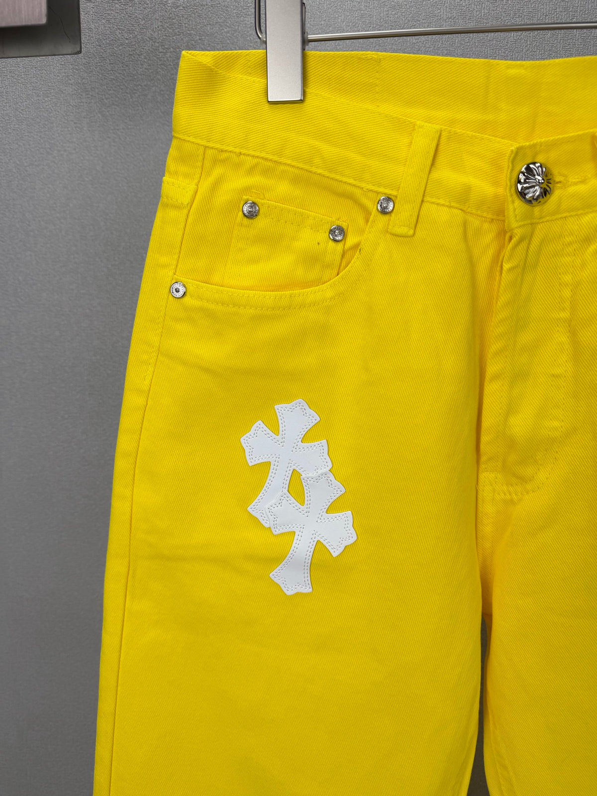 Pantalón Chrome Hearts 2026 nuevo amarillo pantalón con blanco cruz patchwork cuero, para pareja CALIDAD ORIGINAL