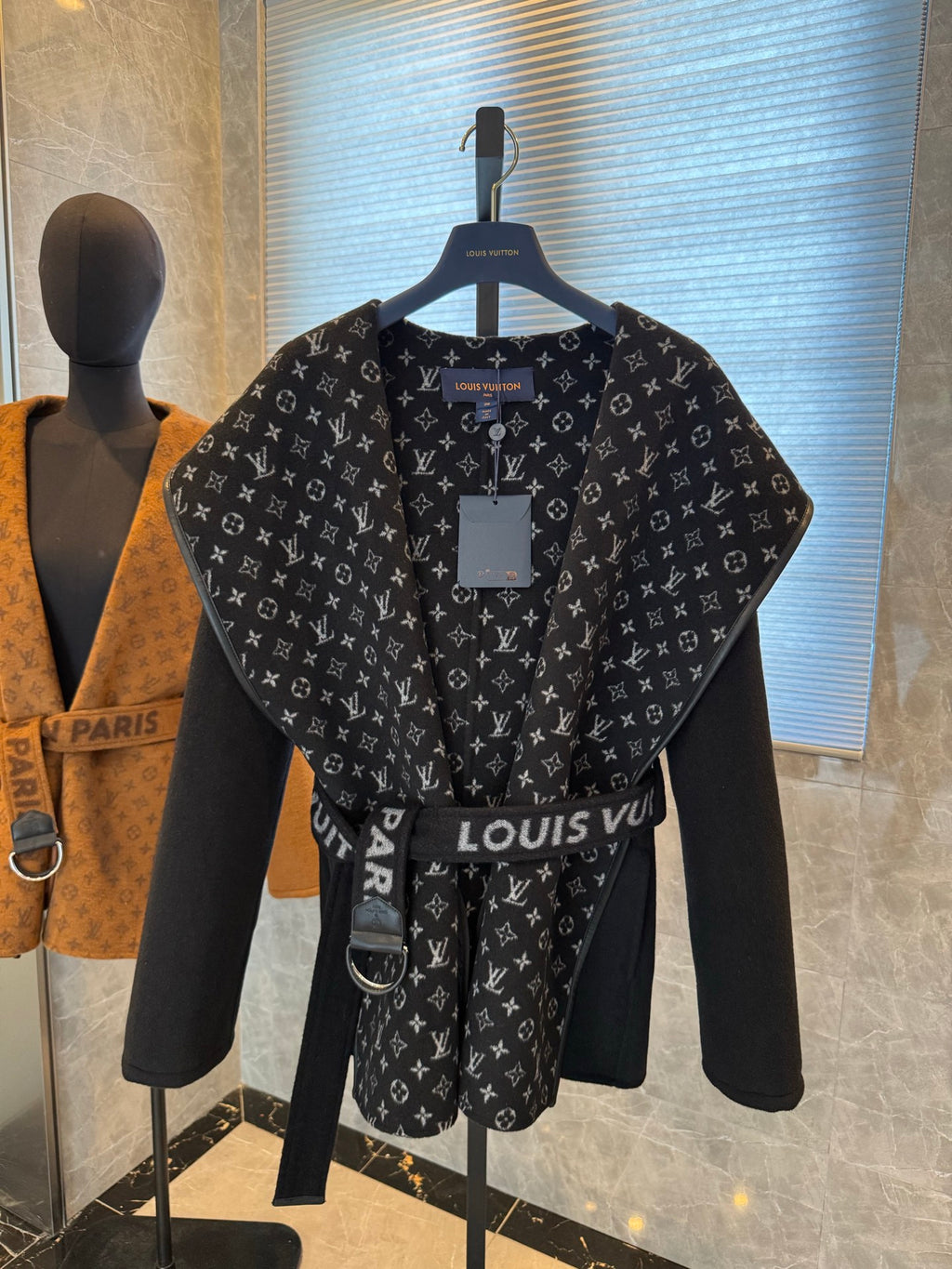 Chaqueta Louis Vuitton - Estilo 21 CALIDAD ORIGINAL