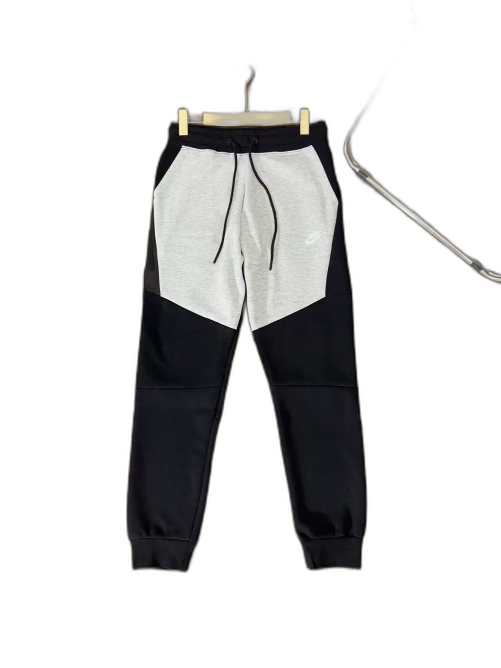 Conjunto Nike Tech Fleece - Negro y Gris