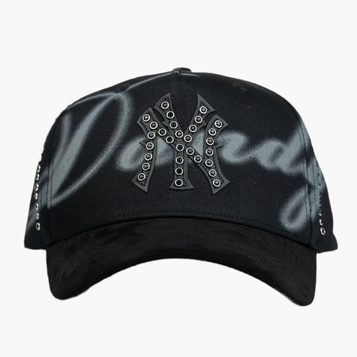 Gorra NY en remaches metálicos