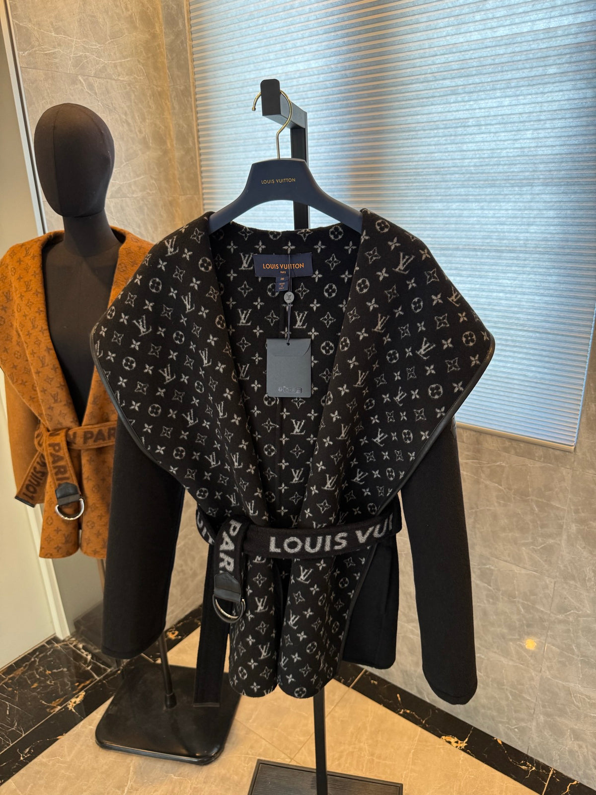 Chaqueta Louis Vuitton - Estilo 21 CALIDAD ORIGINAL
