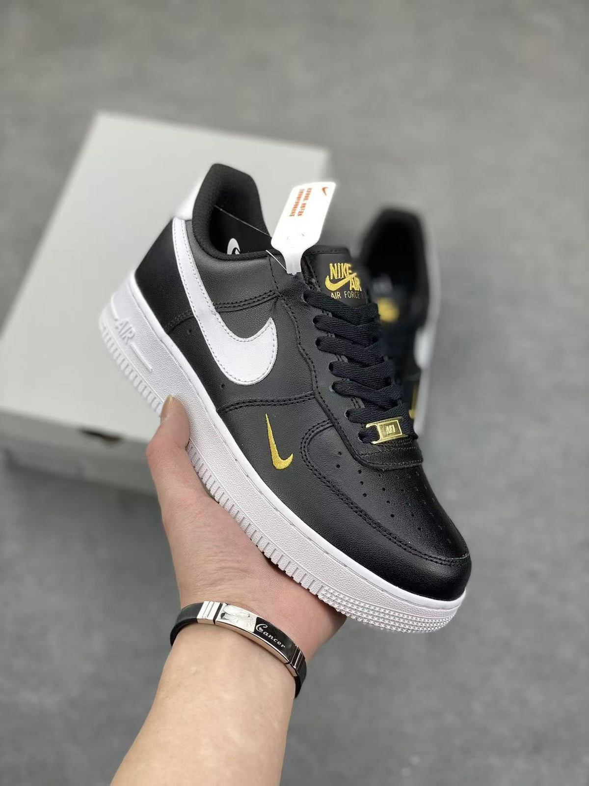 Air Force One - Negro Blanco y Dorado