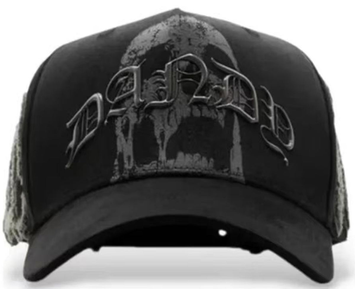 Gorra Texto gótico con calavera integrada
