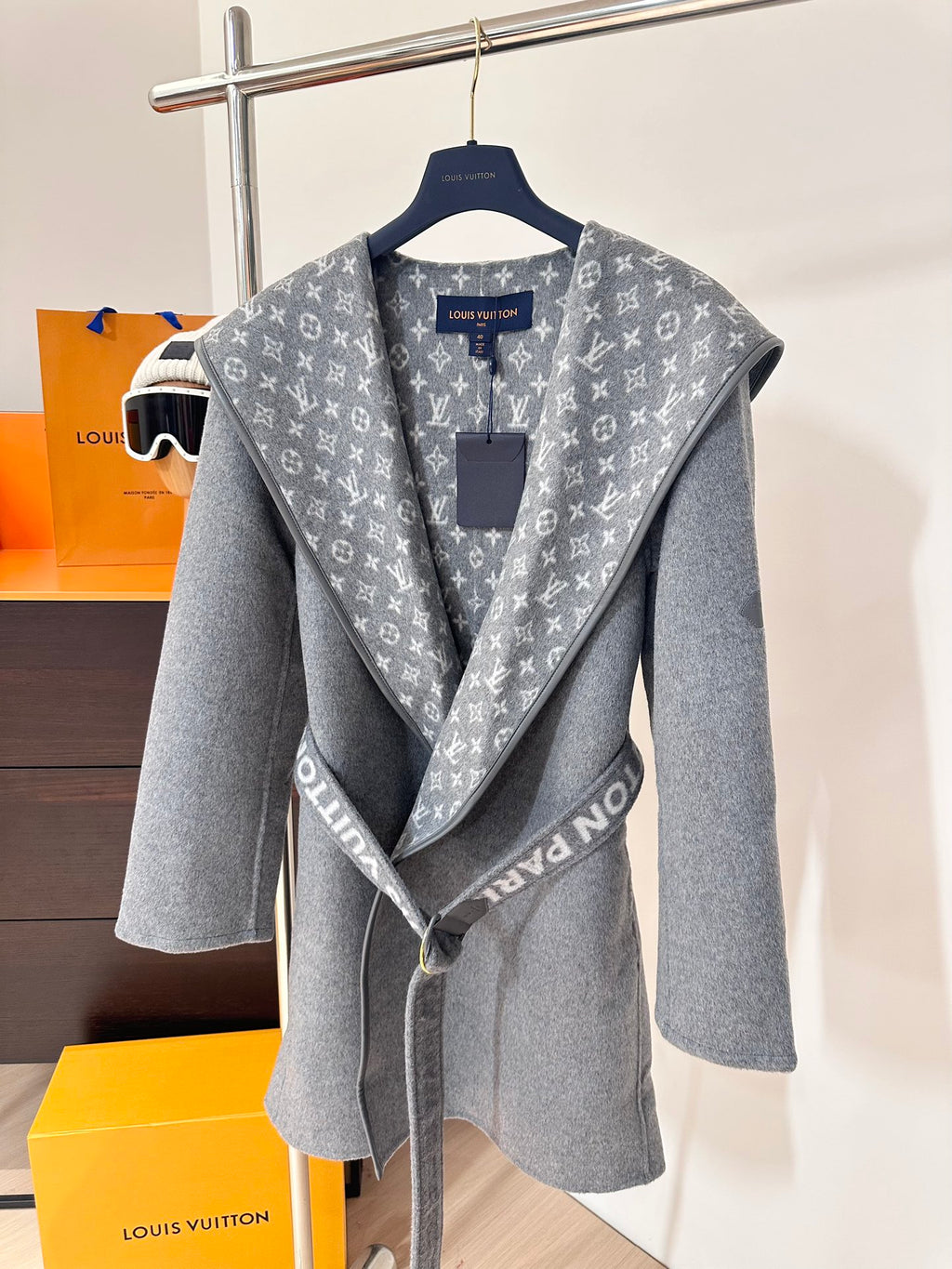 Chaqueta Louis Vuitton estilo cruzado con capucha long cashmere y lana abrigo con floral CALIDAD ORIGINAL