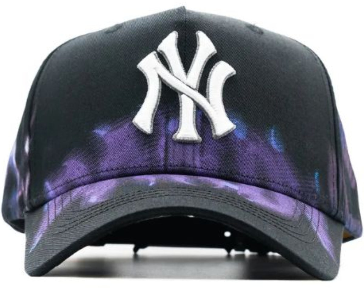 Gorra NY morado y negro estilo salpicado