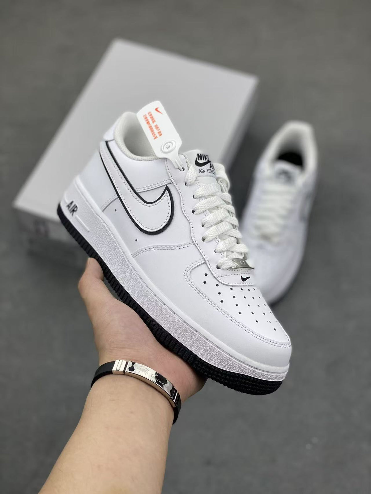 Air Force One - Blanco Contorno Negro