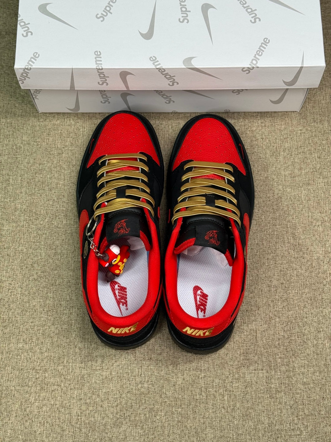 Nike Dunk Low x Supreme