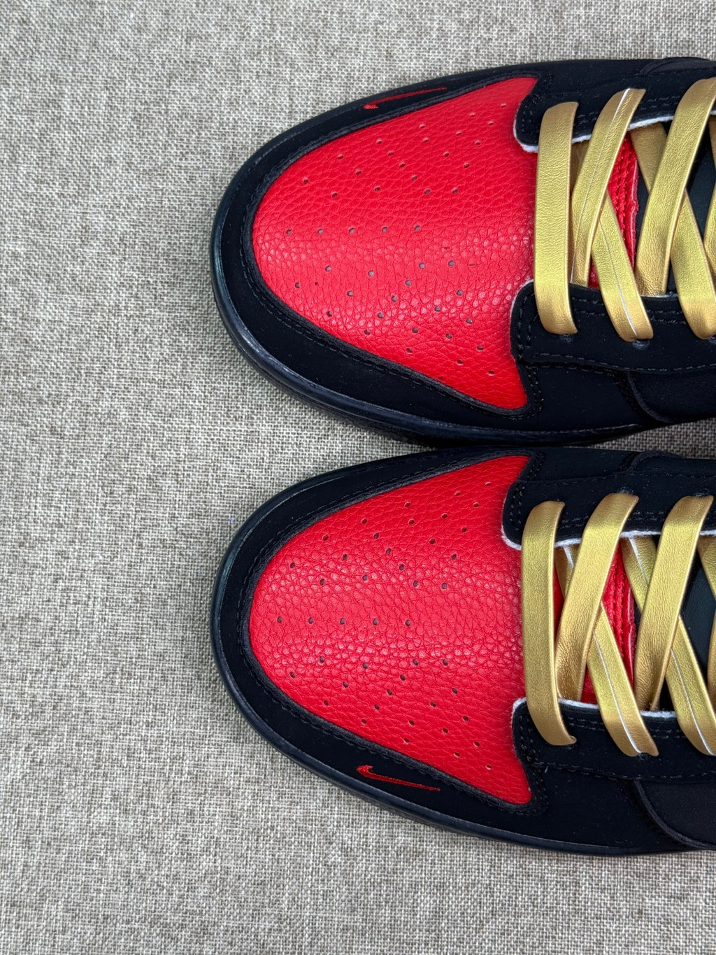 Nike Dunk Low x Supreme