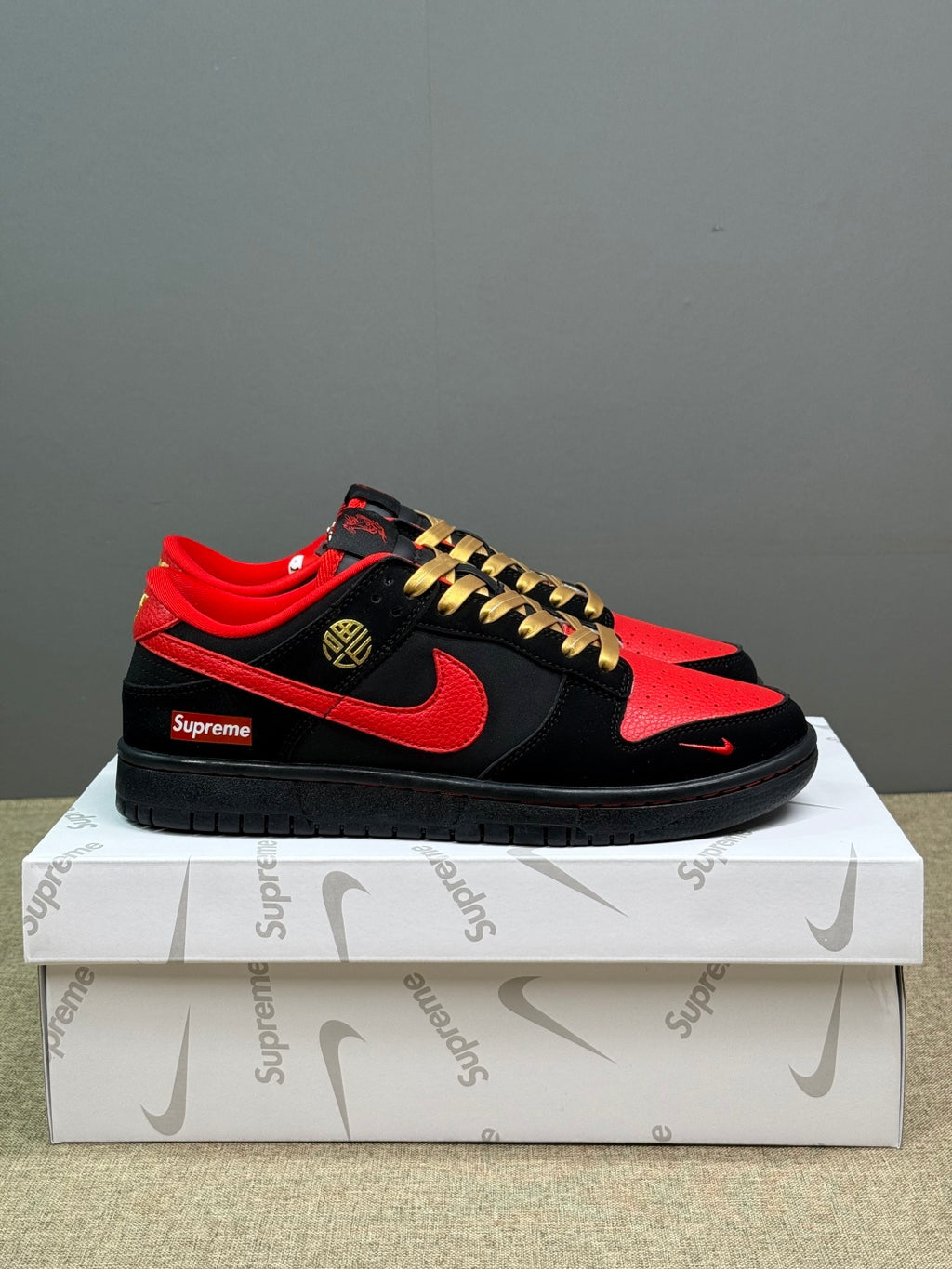 Nike Dunk Low x Supreme