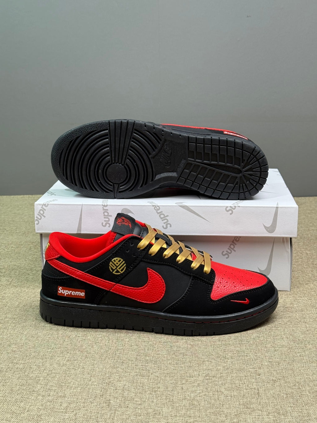 Nike Dunk Low x Supreme