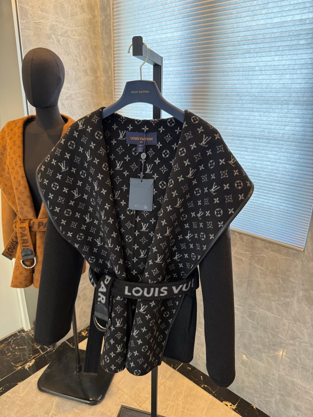 Chaqueta Louis Vuitton - Estilo 21 CALIDAD ORIGINAL