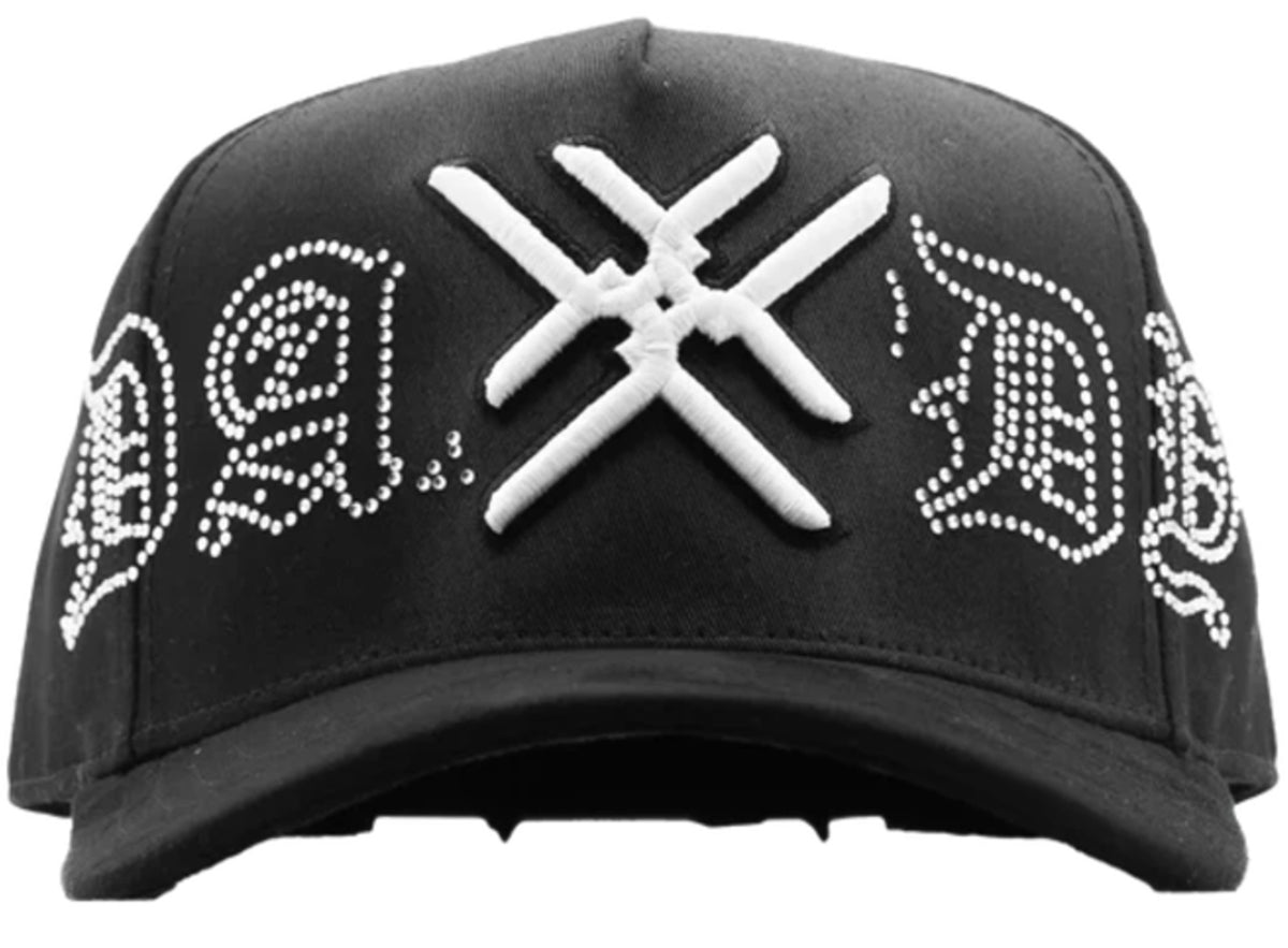 Gorra Dandy en pedrería con hachas cruzadas