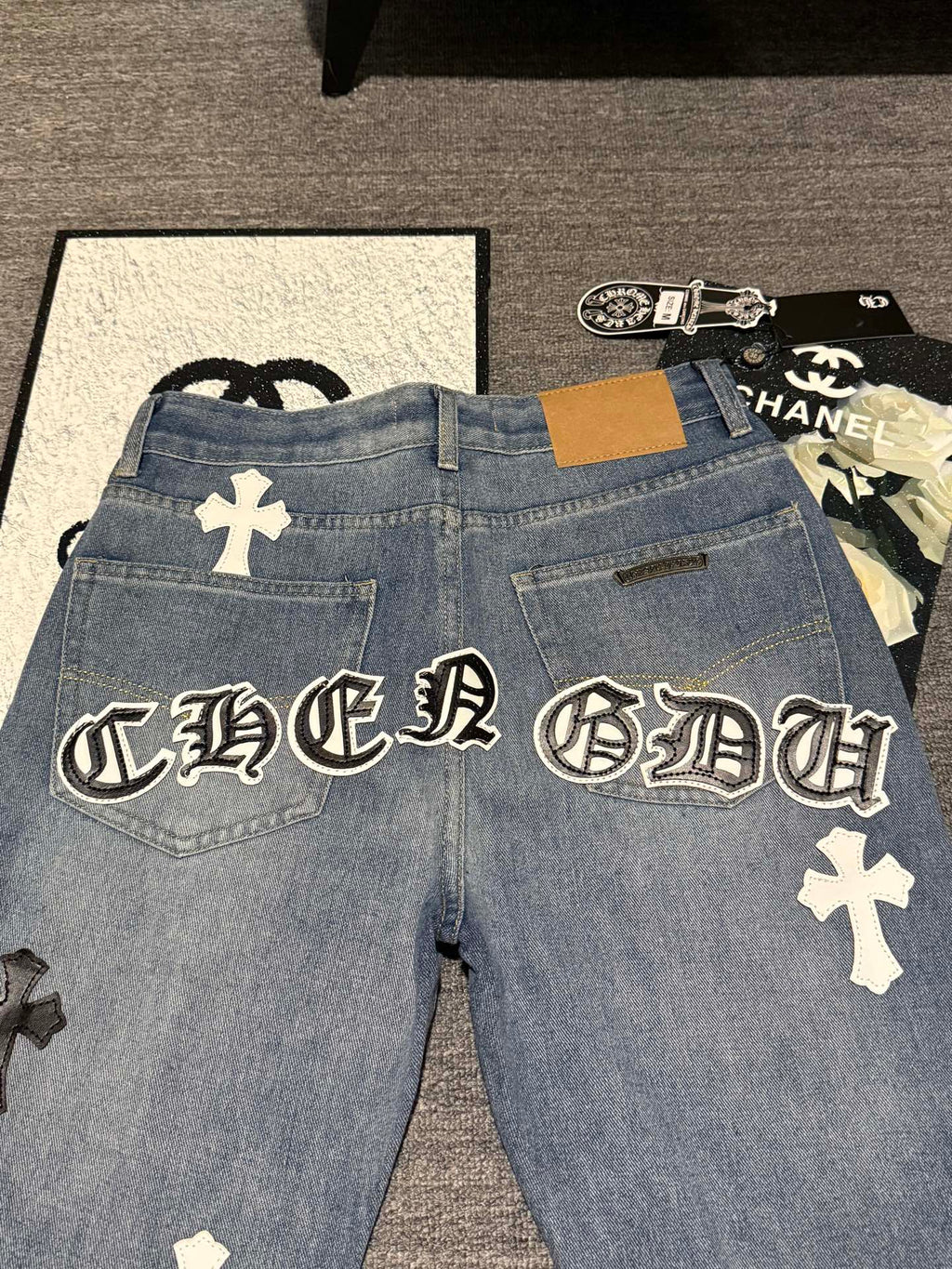 Pantalón Chrome Hearts & CH City edición limitada sánscrito cruz Appliqué patchwork jeans - Estilo D CALIDAD ORIGINAL