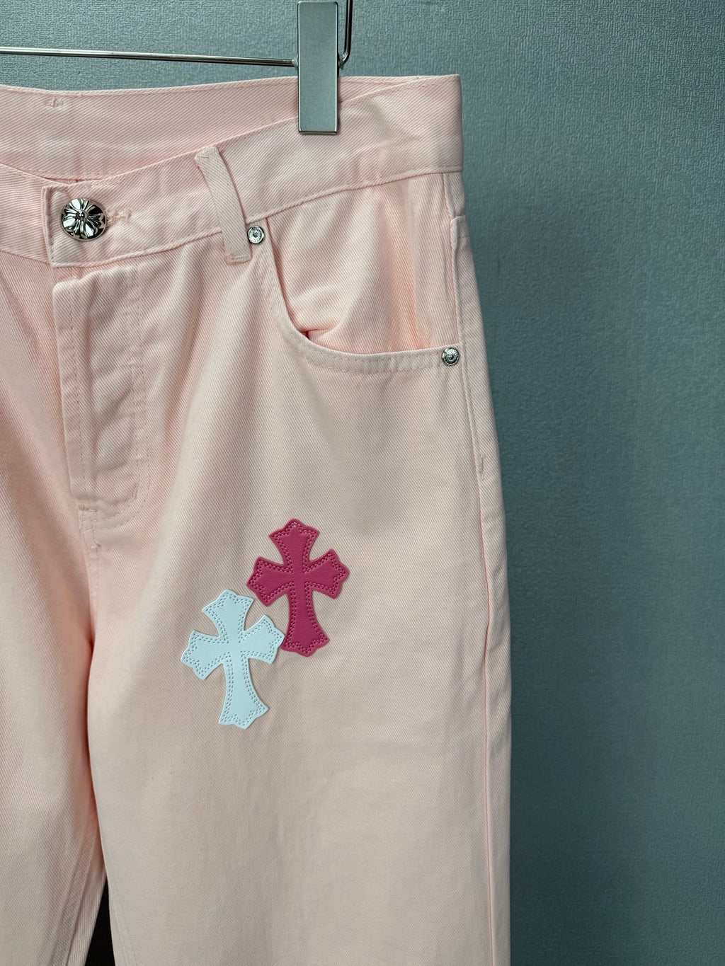 Pantalón Chrome Hearts 2026 nuevo rosado claro cruz patchwork cuero para pareja jeans lavados CALIDAD ORIGINAL