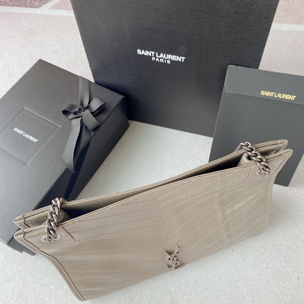 Saint Laurent Niki Shopping Bag – Gris Topo