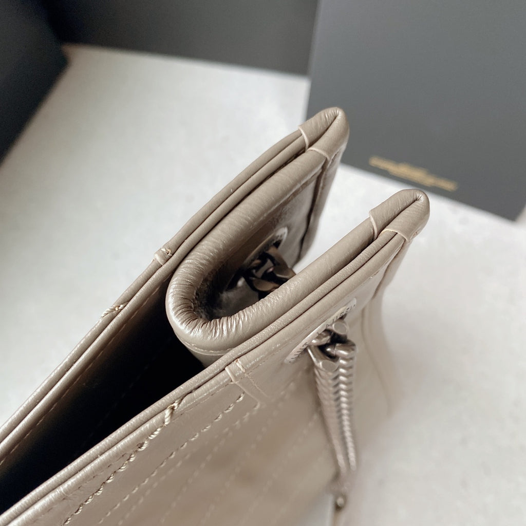 Saint Laurent Niki Shopping Bag – Gris Topo