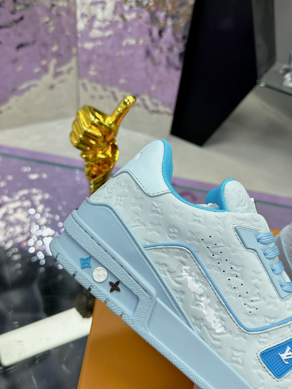 Louis Vuitton Trainer – Celeste Monogram