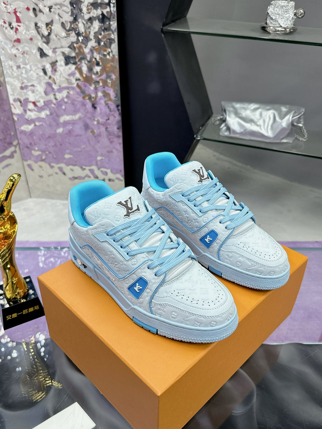 Louis Vuitton Trainer – Celeste Monogram