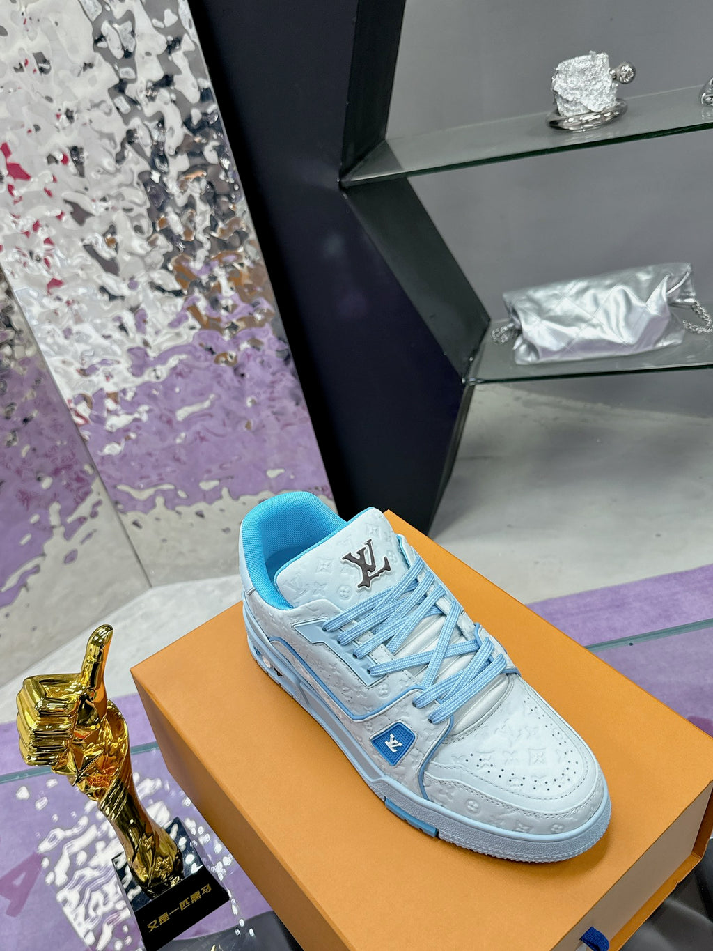 Louis Vuitton Trainer – Celeste Monogram
