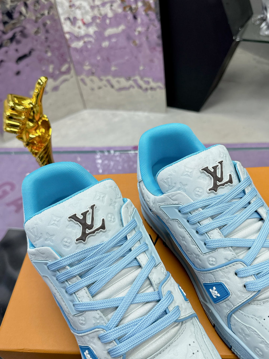 Louis Vuitton Trainer – Celeste Monogram