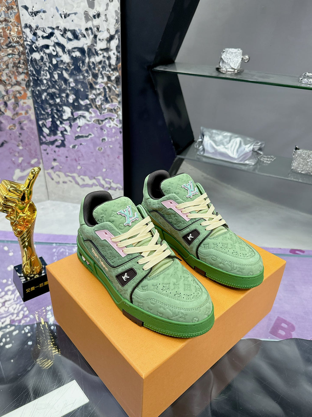 Louis Vuitton Trainer – Verde Monogram