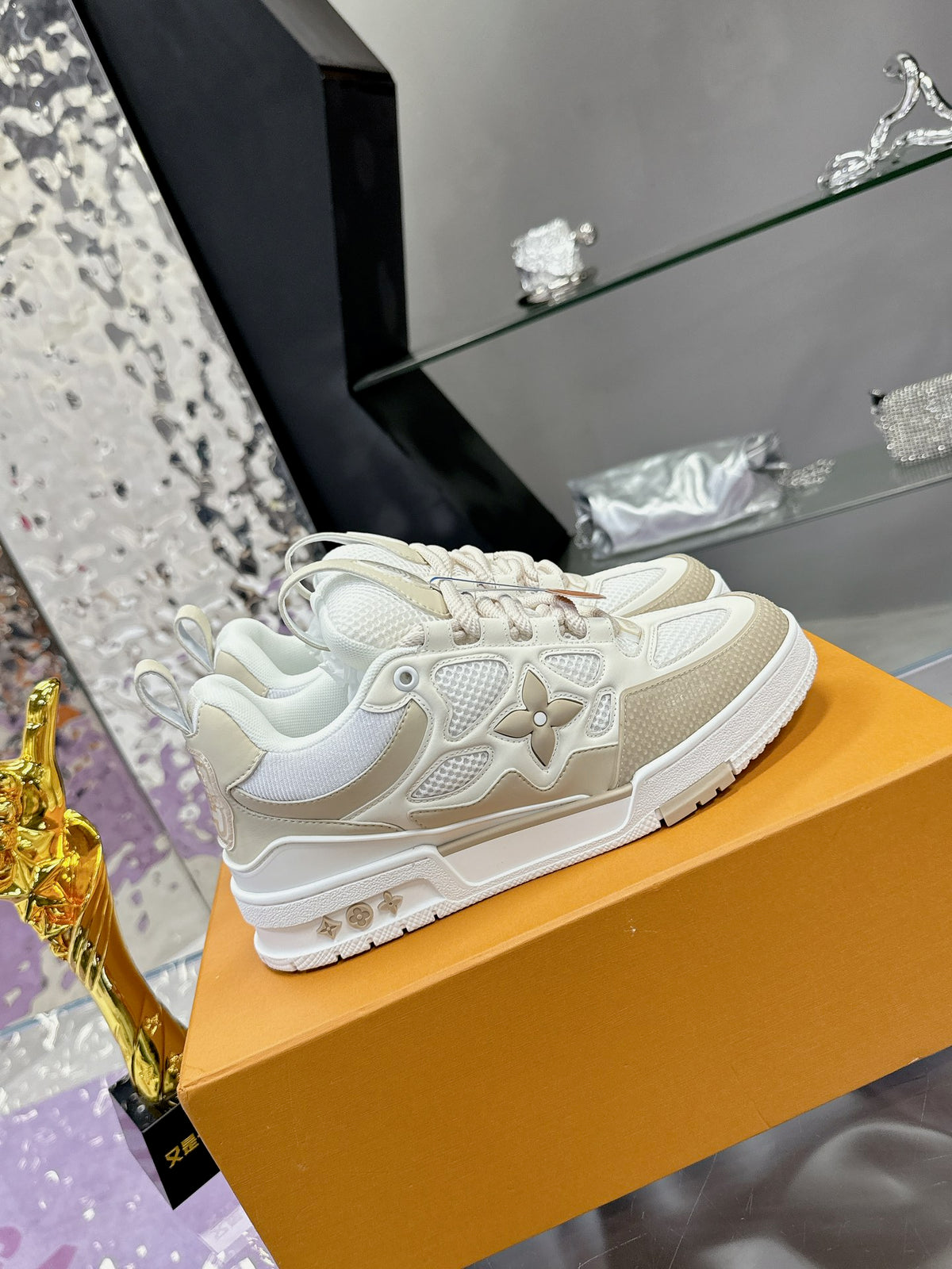 Louis Vuitton LV Skate – Beige/Blanco