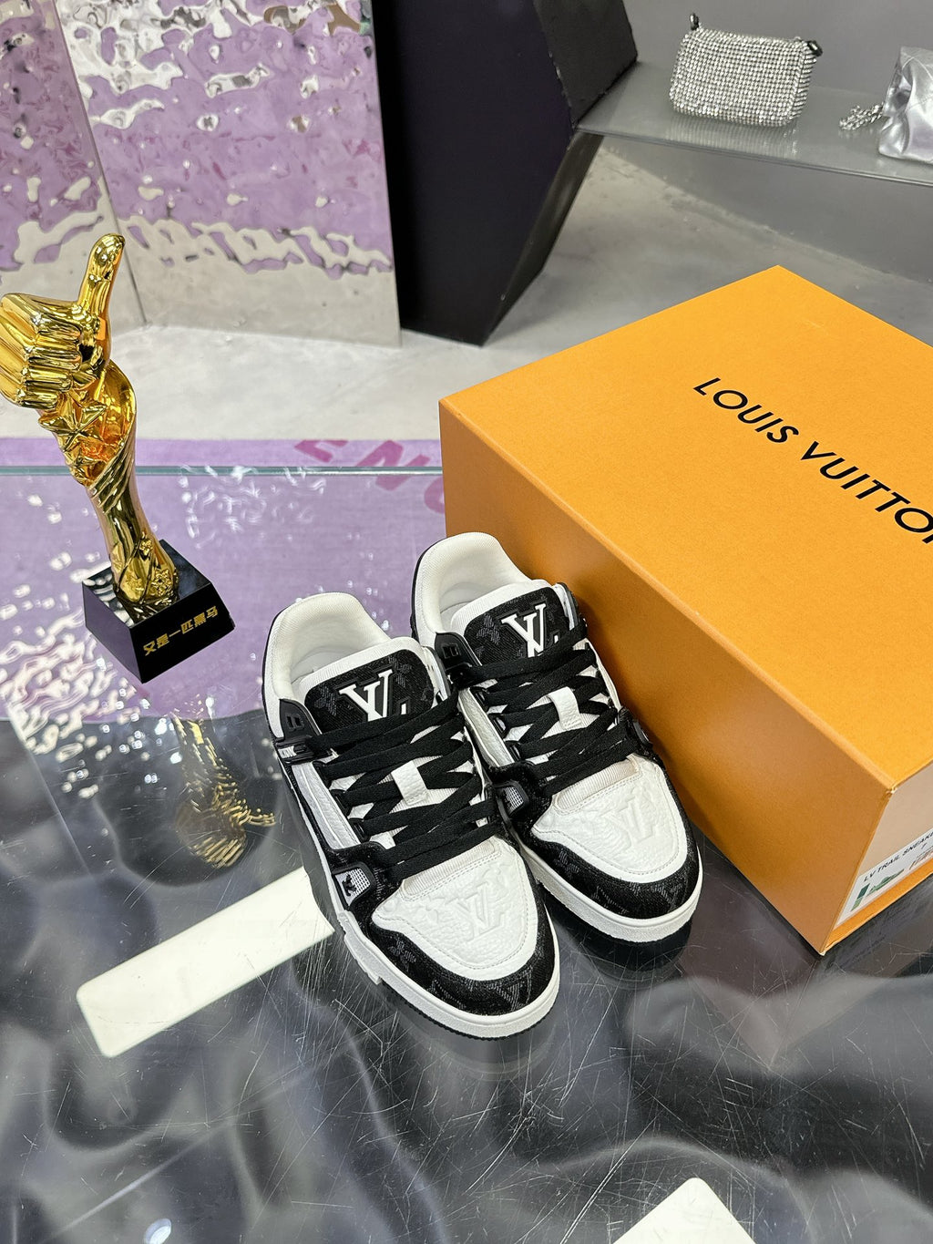 Louis Vuitton Trainer – Blancas