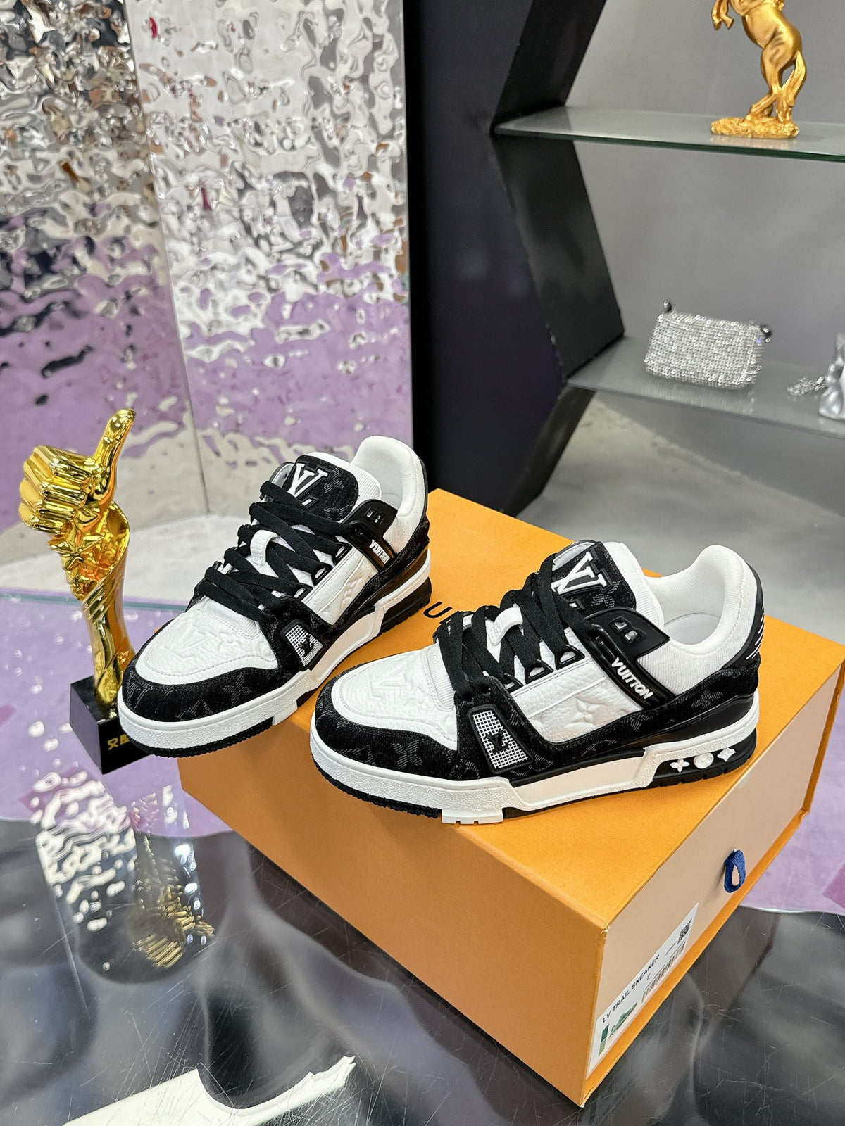Louis Vuitton Trainer – Blancas