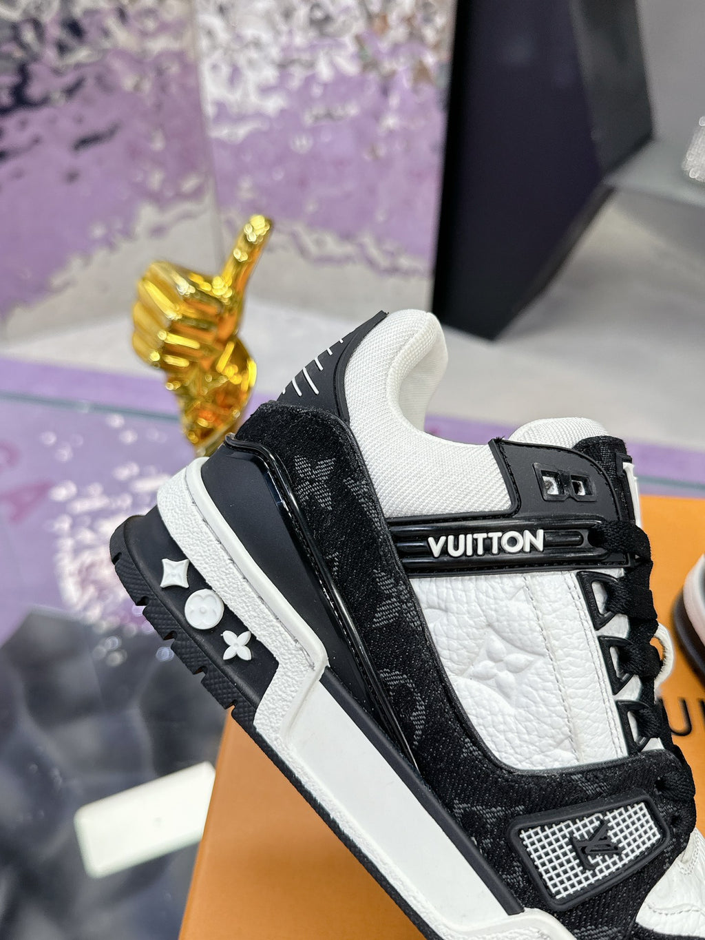 Louis Vuitton Trainer – Blancas