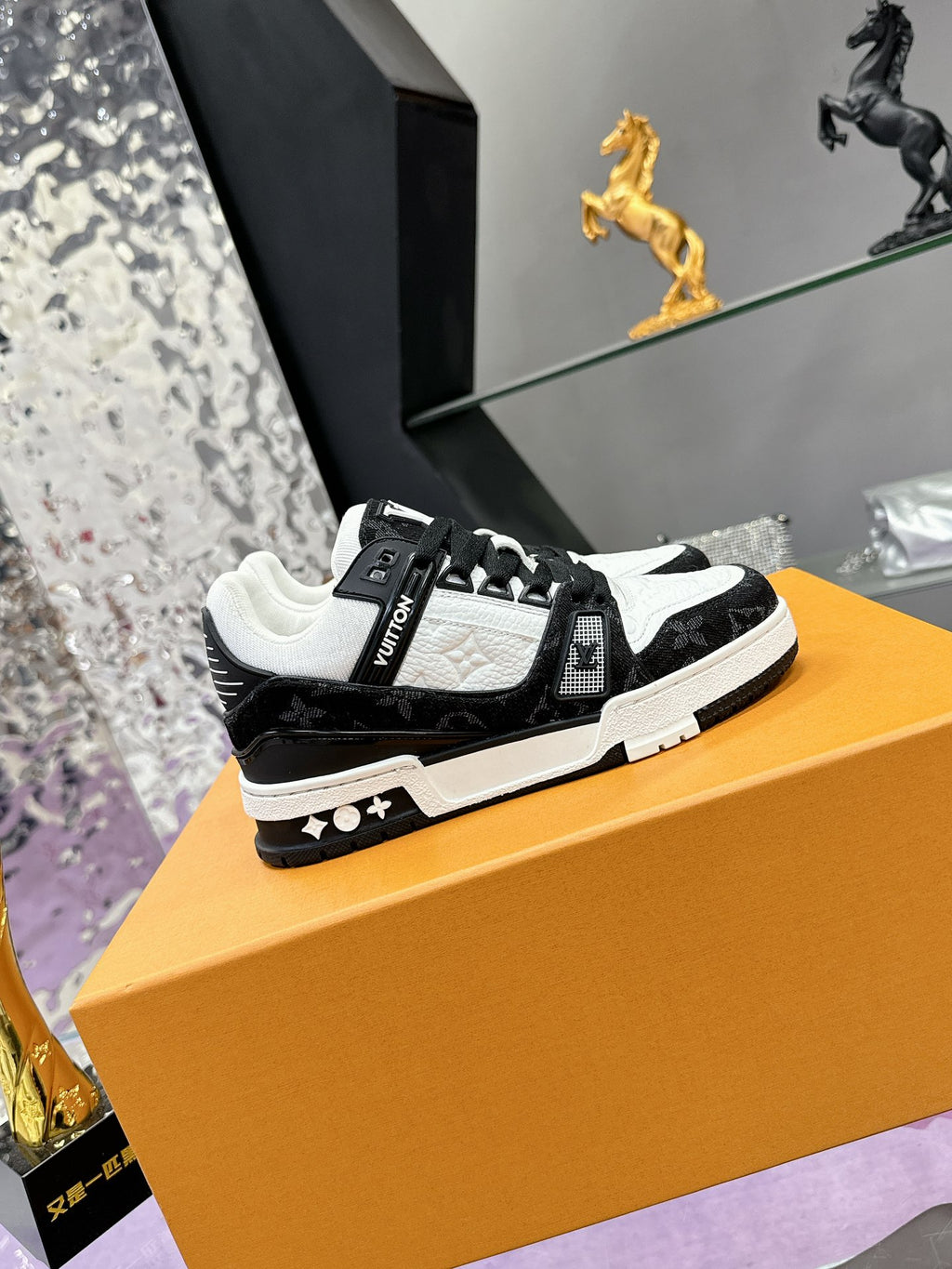 Louis Vuitton Trainer – Blancas