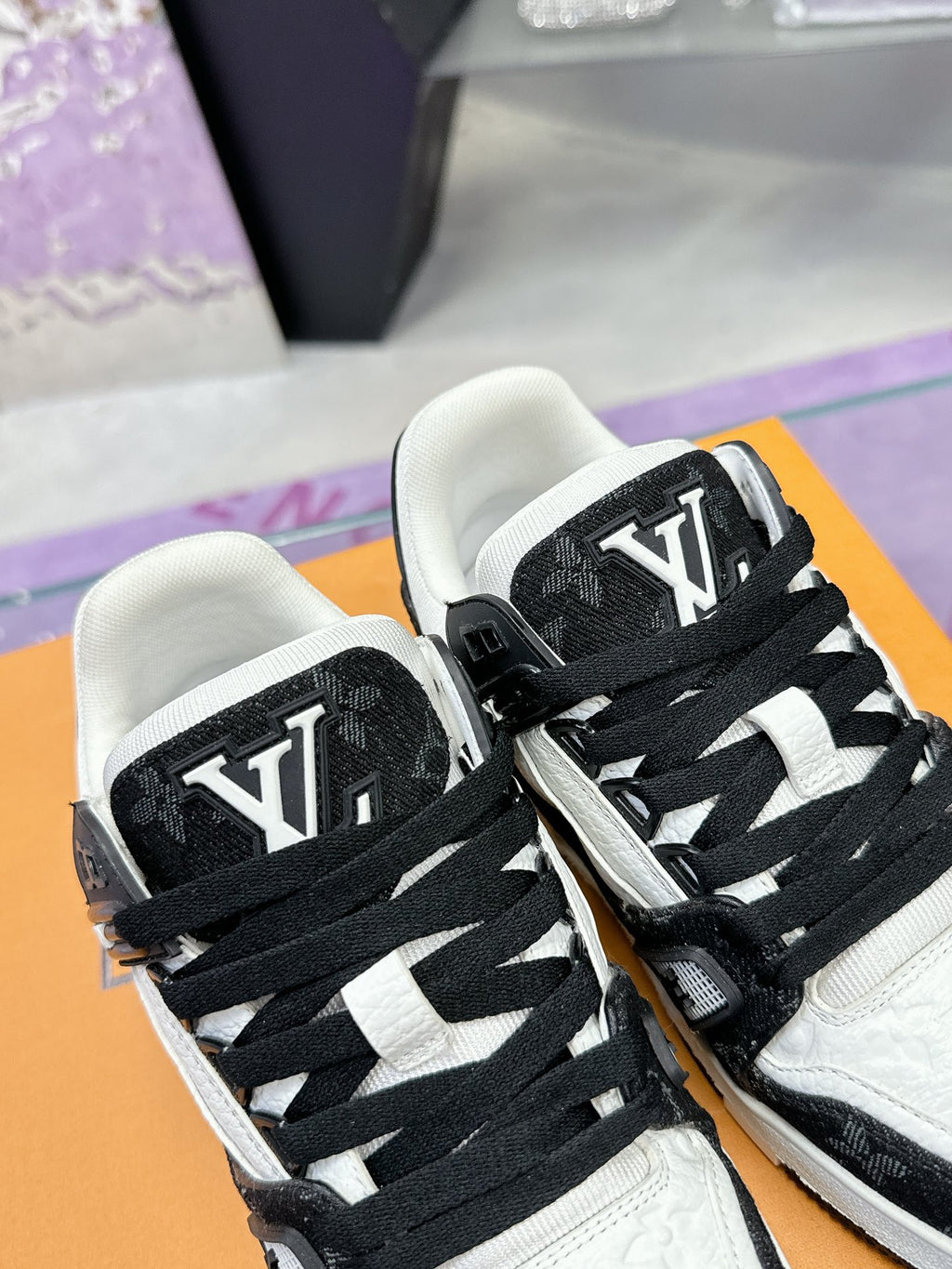 Louis Vuitton Trainer – Blancas