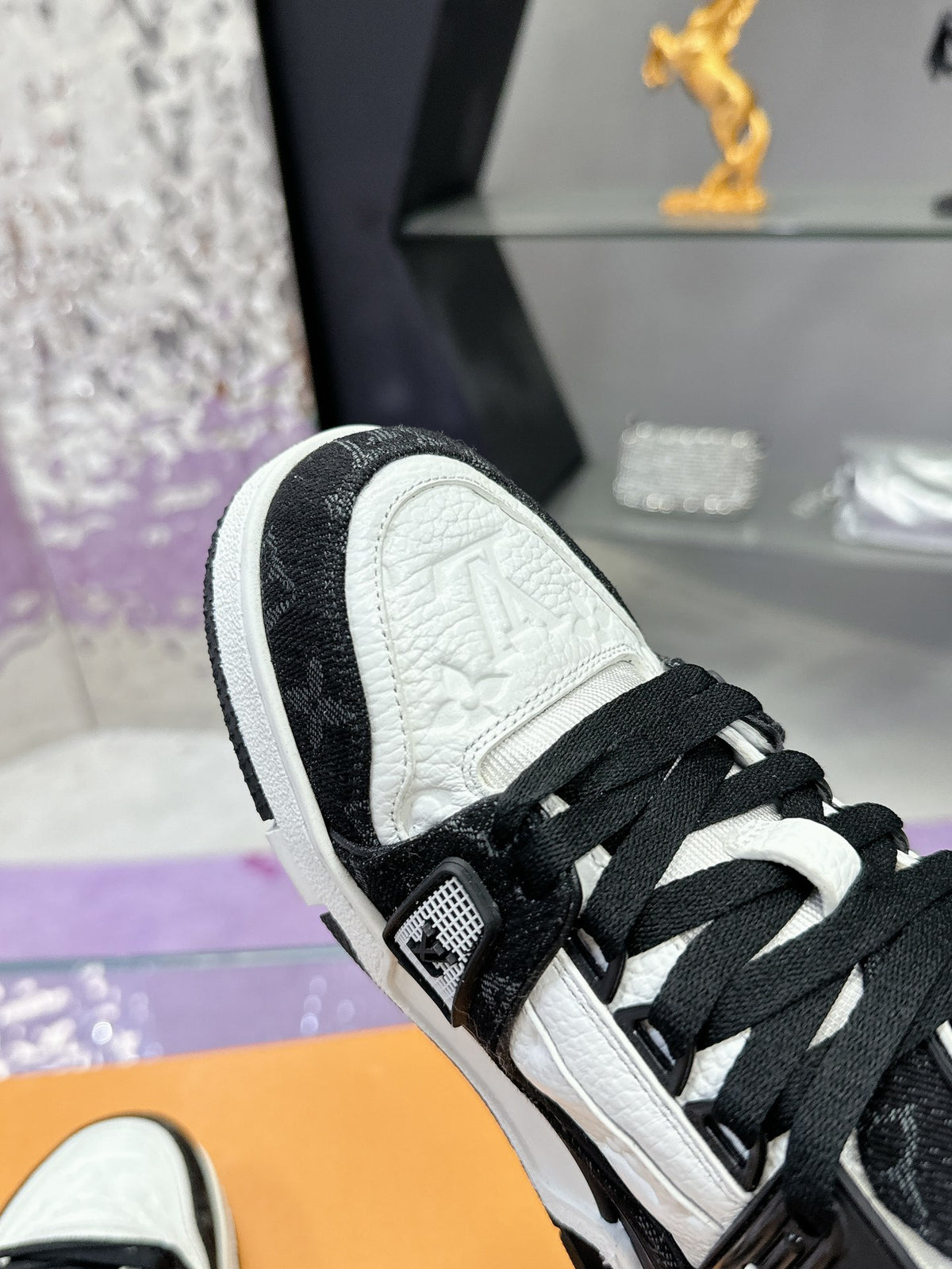Louis Vuitton Trainer – Blancas