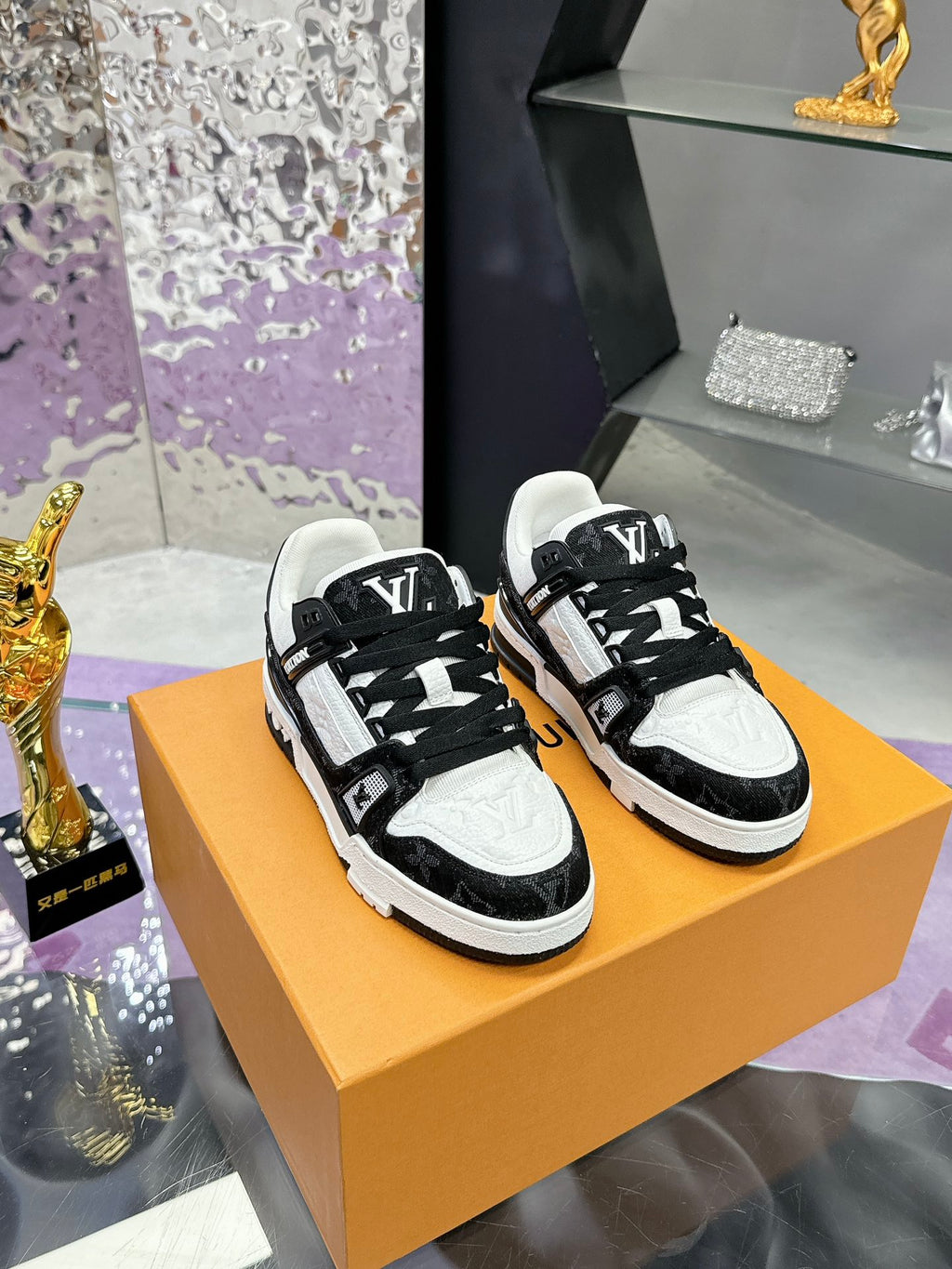 Louis Vuitton Trainer – Blancas