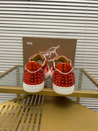 Christian Louboutin Louis Junior Spikes – Rojo Metálico