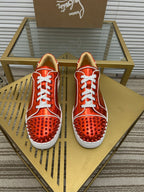 Christian Louboutin Louis Junior Spikes – Rojo Metálico