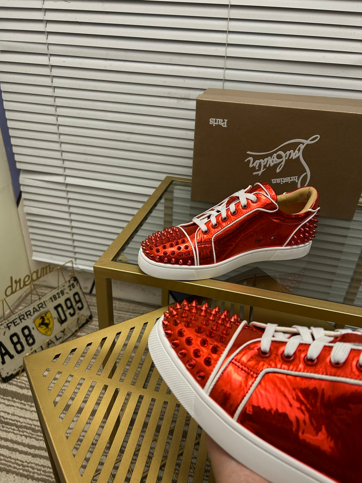 Christian Louboutin Louis Junior Spikes – Rojo Metálico