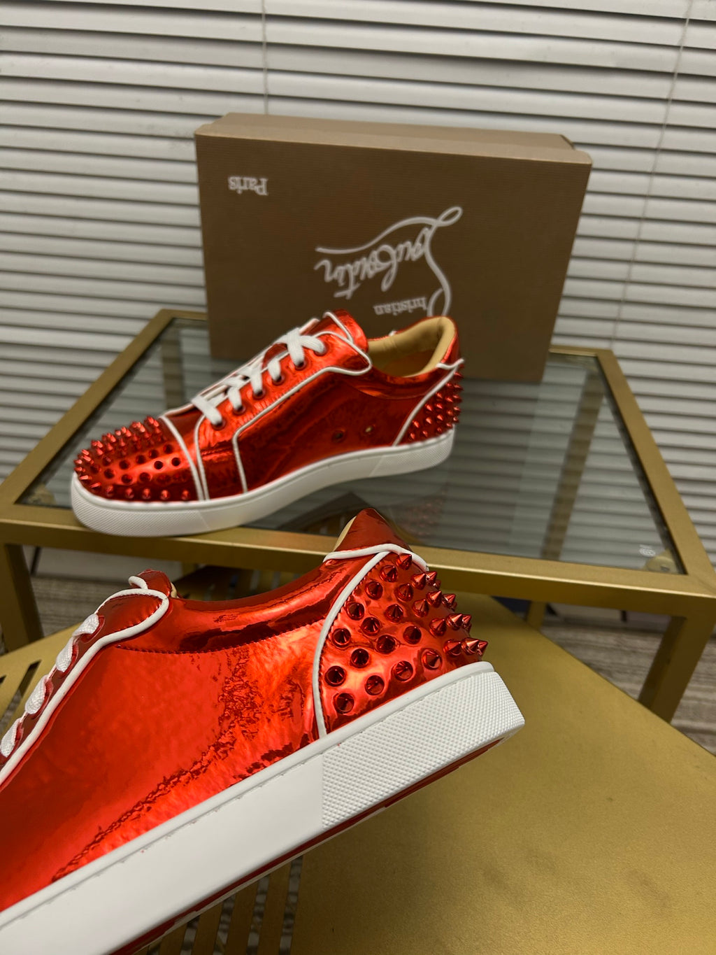 Christian Louboutin Louis Junior Spikes – Rojo Metálico