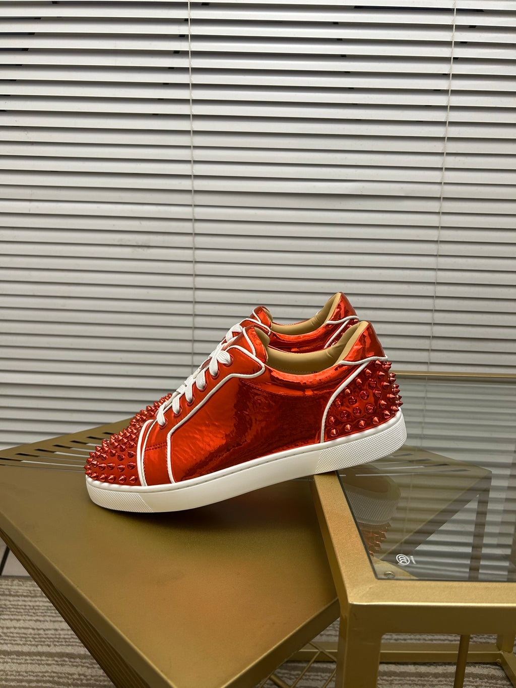 Christian Louboutin Louis Junior Spikes – Rojo Metálico