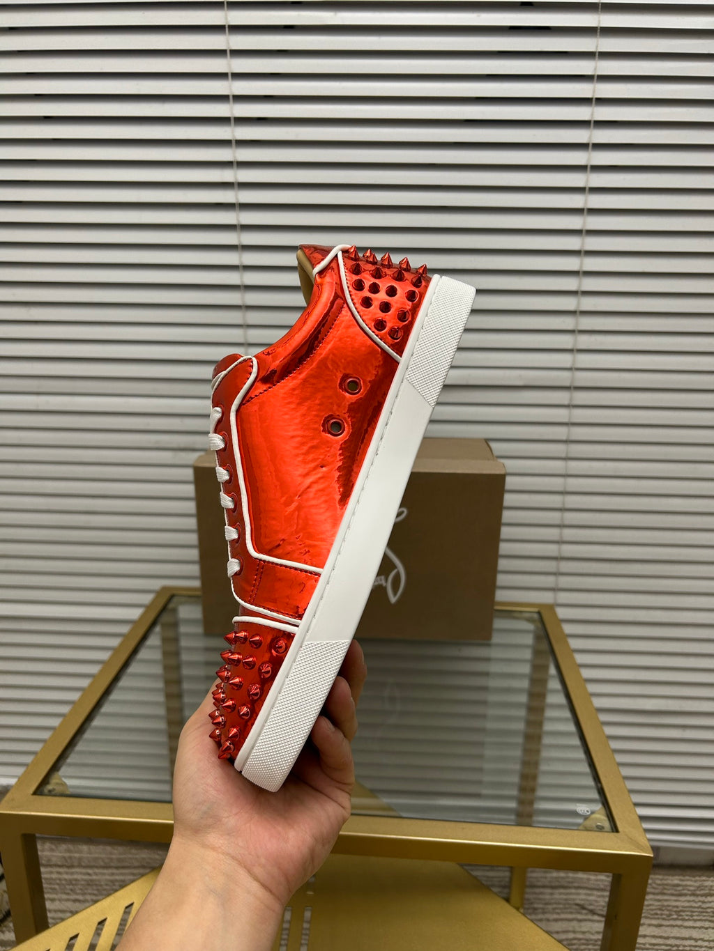 Christian Louboutin Louis Junior Spikes – Rojo Metálico